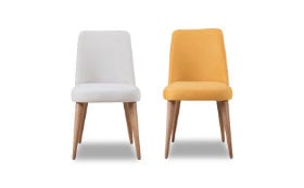 Δύο καρέκλες τραπεζαρίας, λευκή και πορτοκαλί.